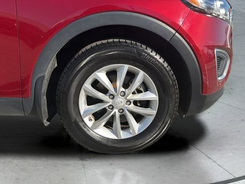 Used 2017 Kia Sorento LX w/ LX Convenience Package image 28