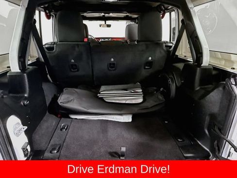 Used 2023 Jeep Wrangler Unlimited Rubicon AWD/4WD image 33