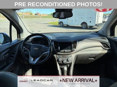 Used 2019 Chevrolet Trax LT w/ LT Convenience Package AWD/4WD image 14