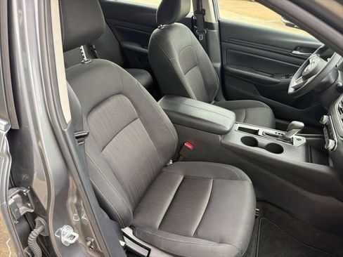 Used 2025 Nissan Altima 2.5 SV FWD image 21