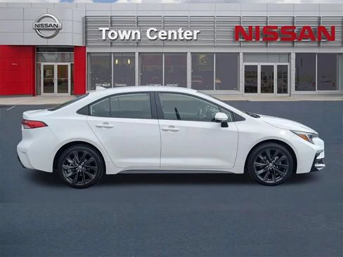 Used 2023 Toyota Corolla SE FWD image 9