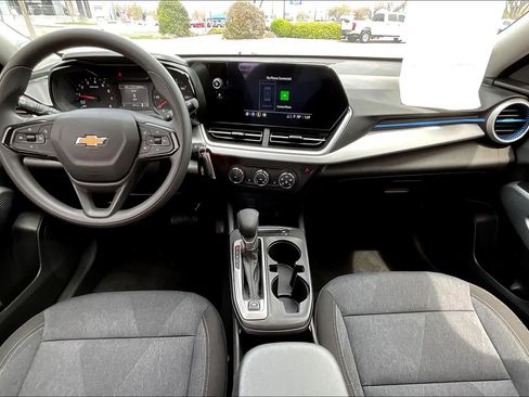 Used 2024 Chevrolet Trax LS w/ LS Convenience Package FWD image 15