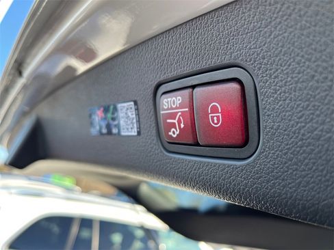 Certified 2025 Mercedes-Benz GLC 300 4MATIC image 17
