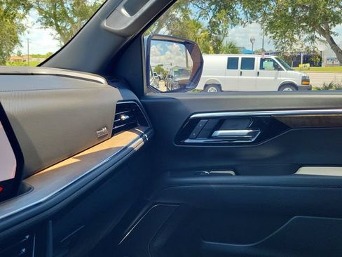 Used 2025 Chevrolet Tahoe High Country AWD/4WD image 27