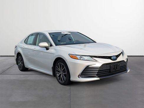 Used 2023 Toyota Camry XLE image 7