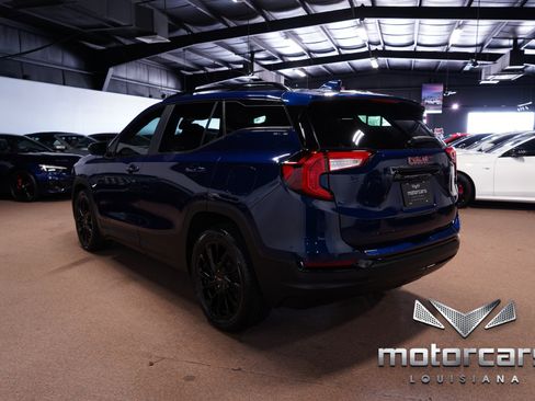 Used 2023 GMC Terrain SLE w/ Driver Convenience Package image 5