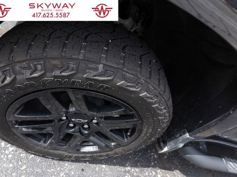 Used 2024 Chevrolet Silverado 1500 LT Trail Boss w/ Convenience Package II AWD/4WD image 18