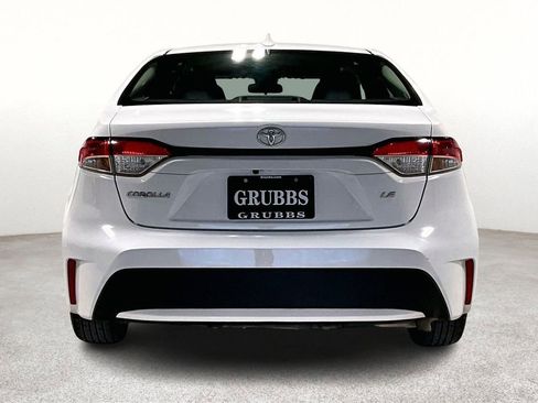 Used 2022 Toyota Corolla LE image 6