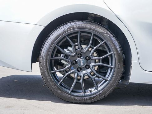 Used 2022 Toyota Camry SE w/ Carpet Mat Package (TMS) FWD image 8