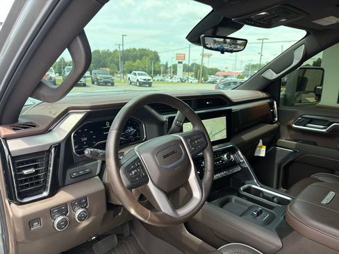 Used 2024 GMC Sierra 2500 Denali w/ Denali Reserve Package AWD/4WD image 3