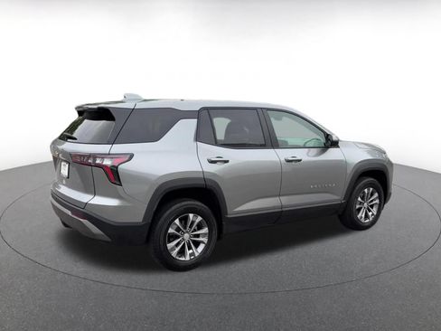 Used 2025 Chevrolet Equinox LT FWD image 12