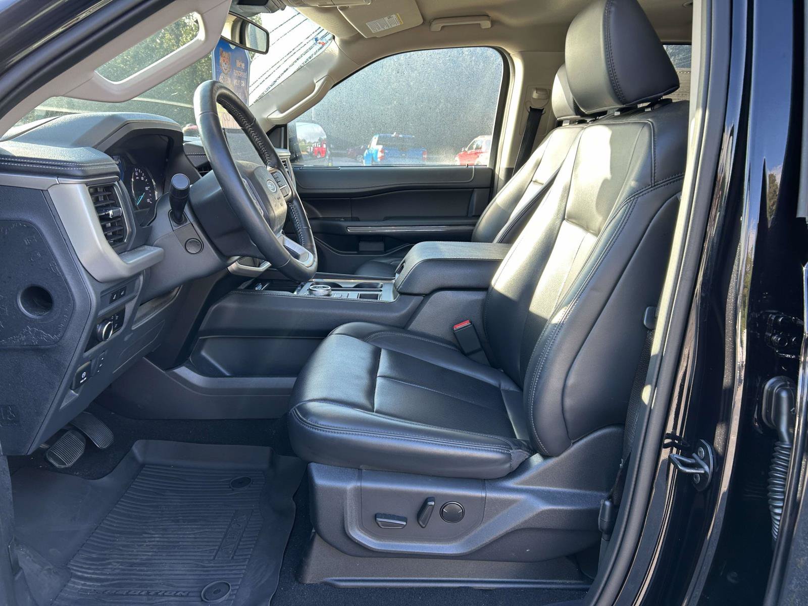 Used 2024 Ford Expedition XLT RWD image 14