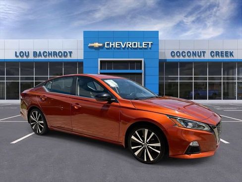Used 2022 Nissan Altima 2.5 SR FWD image 2