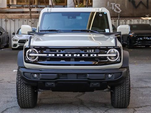 New 2025 Ford Bronco Outer Banks w/ Sasquatch Package image 2