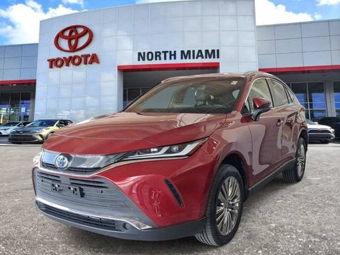Used 2022 Toyota Venza XLE AWD/4WD image 2