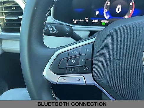 Used 2025 Volkswagen Taos SE image 21