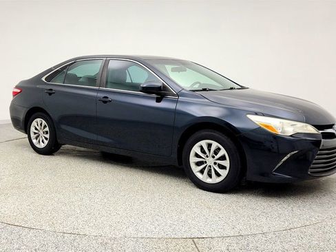 Used 2017 Toyota Camry LE image 3