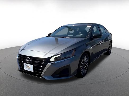 Used 2025 Nissan Altima 2.5 SV FWD image 7