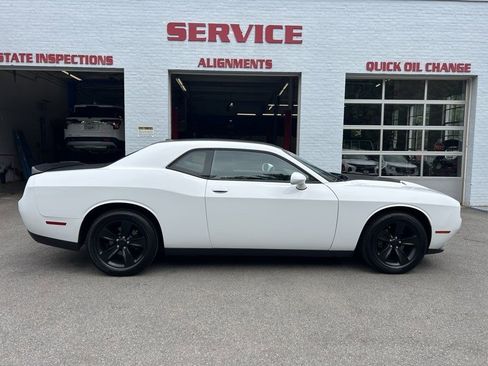 Used 2016 Dodge Challenger SXT RWD image 1