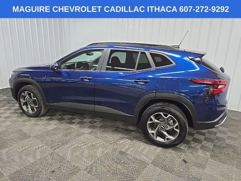 Used 2024 Chevrolet Trax LT w/ LT Convenience Package FWD image 4