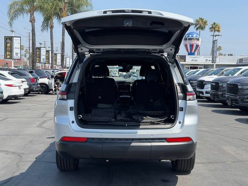 Used 2023 Jeep Grand Cherokee L Laredo AWD/4WD image 10