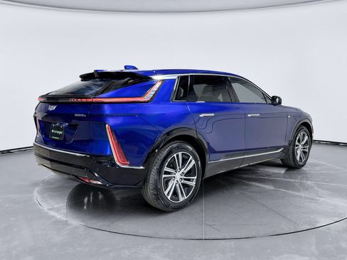 Used 2024 Cadillac Lyriq Luxury w/ LPO, Floor Liner Package AWD/4WD image 3