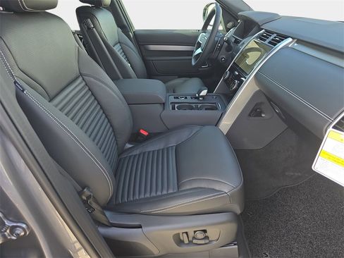 New 2026 Land Rover Discovery Limited Edition image 10