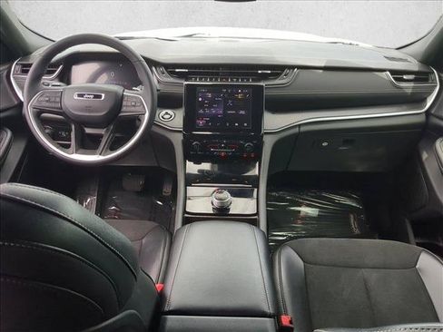 Used 2024 Jeep Grand Cherokee Altitude RWD image 16