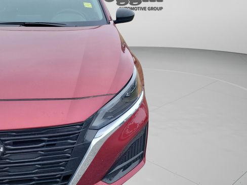 Used 2024 Nissan Altima 2.5 SV image 4