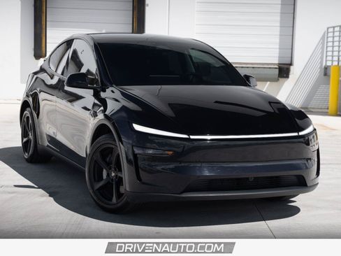 Used 2026 Tesla Model Y Long Range AWD/4WD image 1