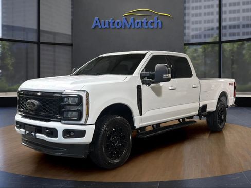 Used 2025 Ford F250 XLT w/ Black Appearance Package image 4