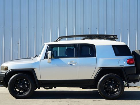 Used 2007 Toyota FJ Cruiser 2WD image 7