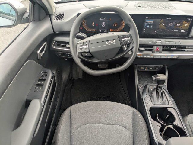 Used 2025 Kia K4 FWD image 15