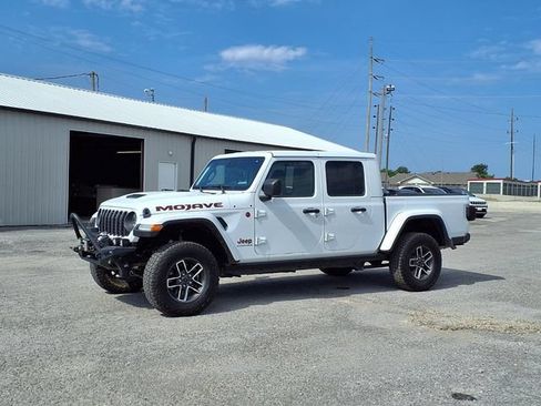 Used 2024 Jeep Gladiator Mojave AWD/4WD image 16