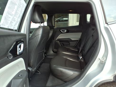 Used 2025 Jeep Compass Limited AWD/4WD image 10