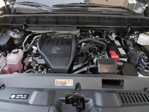 Used 2024 Toyota Highlander XLE AWD/4WD image 15