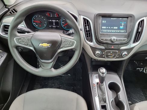 Used 2018 Chevrolet Equinox LS image 2