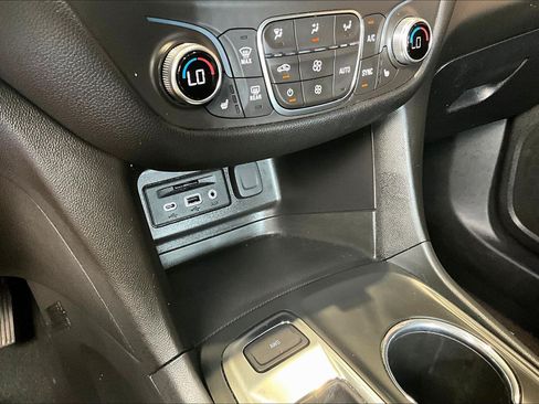 Used 2019 Chevrolet Equinox LT w/ Sun & Navigation Package AWD/4WD image 16