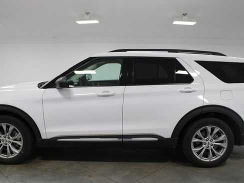 Used 2020 Ford Explorer XLT w/ Equipment Group 202A image 6