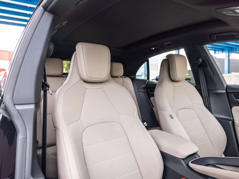 Certified 2025 Porsche Macan Electric RWD image 33