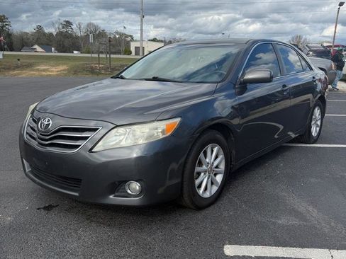 Used 2010 Toyota Camry XLE image 1
