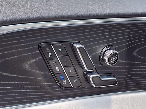 Used 2024 Cadillac Lyriq Luxury RWD image 30