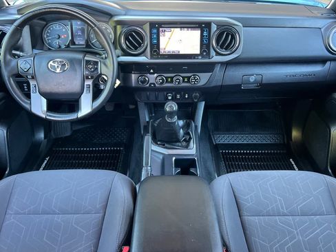 Certified 2019 Toyota Tacoma TRD Off-Road AWD/4WD image 3