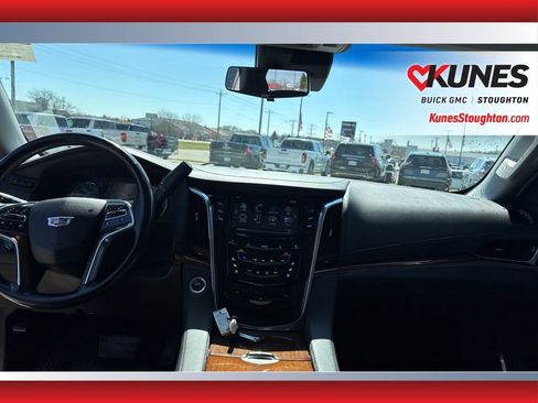 Used 2017 Cadillac Escalade Luxury image 44