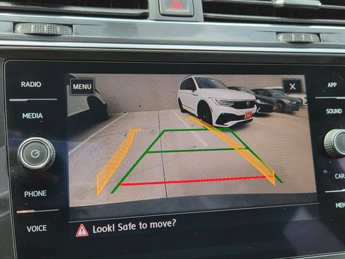 Used 2018 Volkswagen Tiguan SE FWD image 23