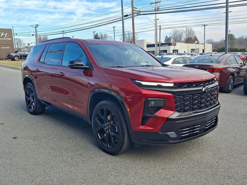 Used 2024 Chevrolet Traverse RS image 3