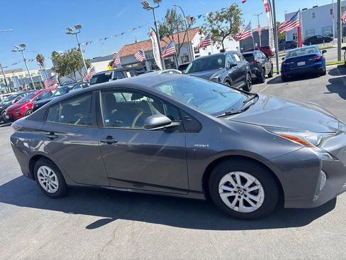 Used 2018 Toyota Prius One w/ Carpet Mat Package FWD image 3