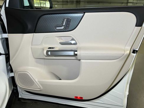 Certified 2025 Mercedes-Benz GLB 250 4MATIC image 10