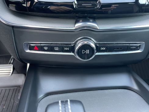 Used 2022 Volvo XC60 B5 R-Design image 52