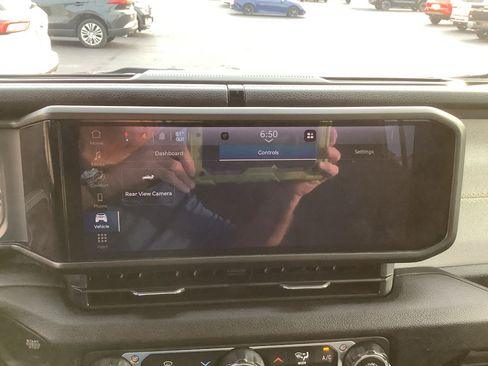 Used 2025 Jeep Gladiator Sport AWD/4WD image 15